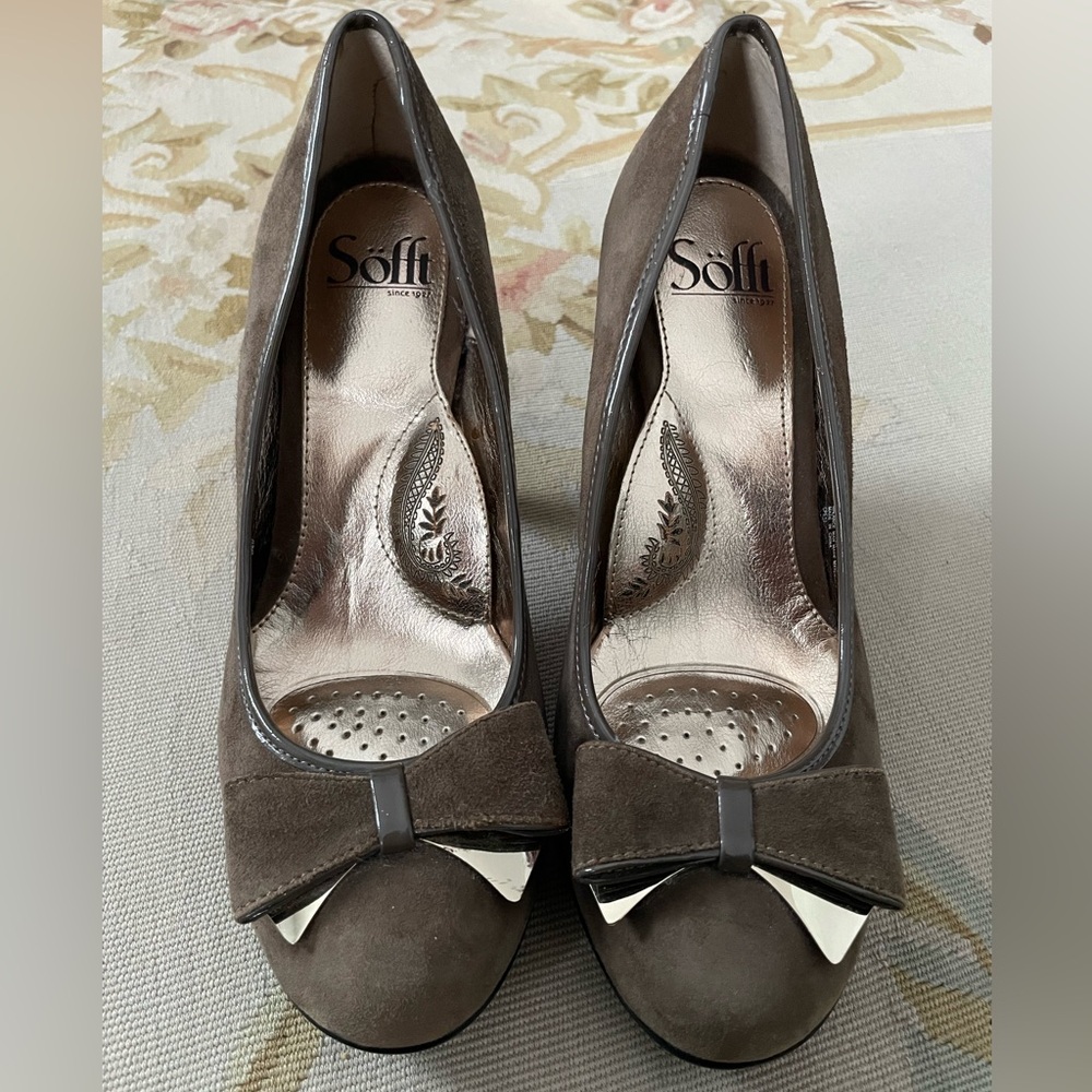 Sofft Women's Brown Suede Heels with Bow